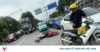 Tìm thân nhân nam tài xế tử vong sau tai nạn giao thông ở đường Ngọc Hồi, Hà Nội