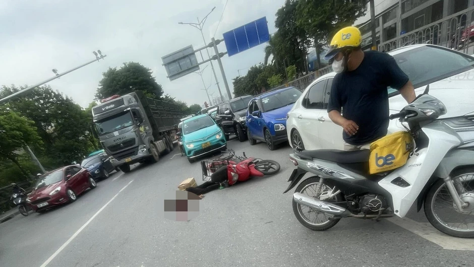 Tìm thân nhân nam tài xế tử vong sau tai nạn giao thông ở đường Ngọc Hồi, Hà Nội Tìm thân nhân nam tài xế tử vong sau tai nạn giao thông ở đường Ngọc Hồi, Hà Nội