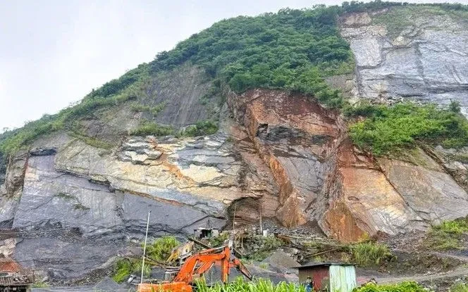 Tìm thấy 2 thi thể trong vụ sạt lở mỏ đất ở Thanh Hóa
