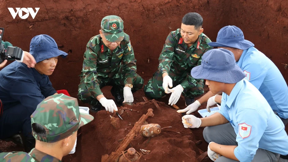 Tìm thấy ảnh tập thể, cá nhân trong hầm mộ liệt sĩ tại lô cao su TP. Đồng Nai