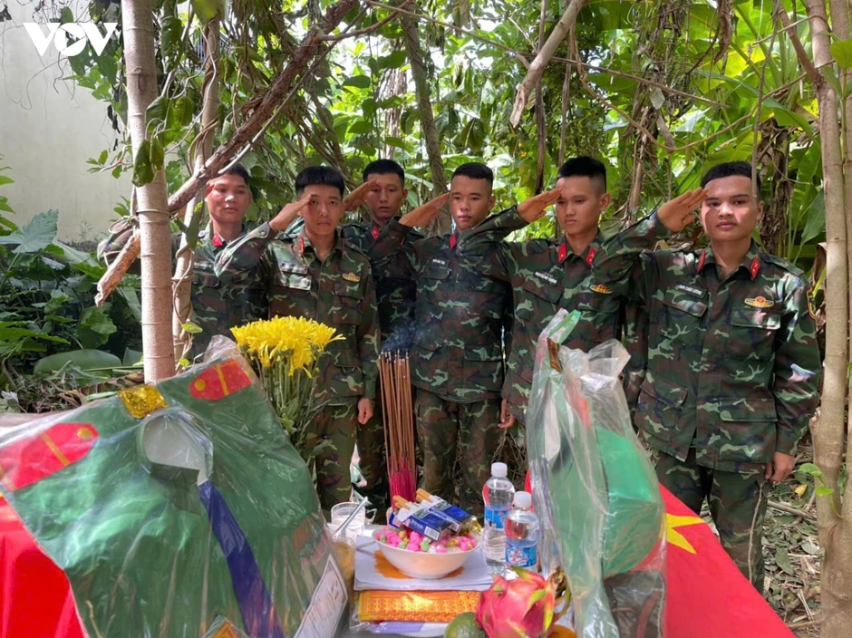 Tìm thấy hài cốt 2 liệt sĩ ở Đà Nẵng từ thông tin nhân dân cung cấp Tìm thấy hài cốt 2 liệt sĩ ở Đà Nẵng từ thông tin nhân dân cung cấp