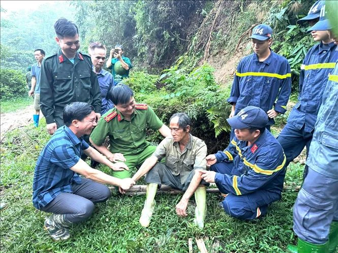 Tìm thấy người đàn ông mất tích trong rừng ở Bắc Quang Tìm thấy người đàn ông mất tích trong rừng ở Bắc Quang