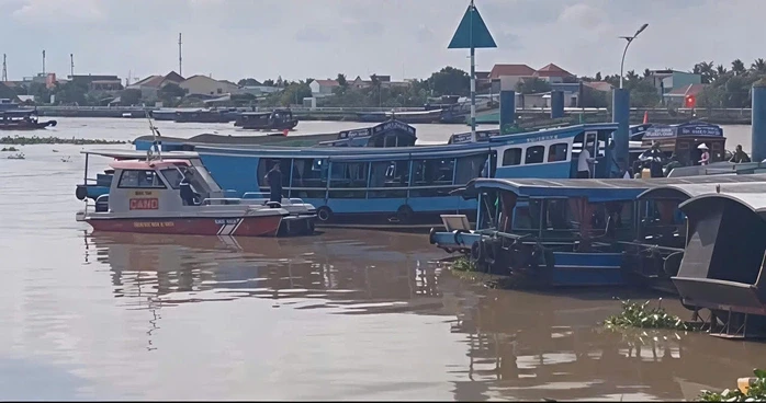 Tìm thấy thi thể 2 người rơi xuống sông sau tiệc sinh nhật trên tàu du lịch Tìm thấy thi thể 2 người rơi xuống sông sau tiệc sinh nhật trên tàu du lịch