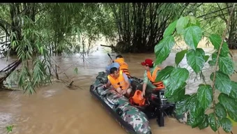 Tìm thấy thi thể cháu bé bị lũ cuốn trôi
