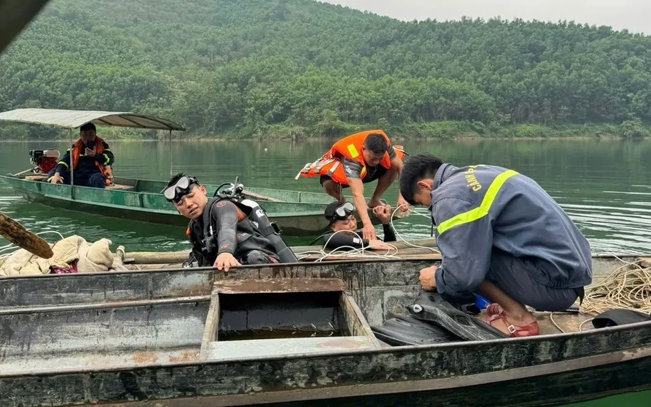 Tìm thấy thi thể hai nạn nhân trong vụ lật thuyền trên hồ thủy điện Chiêm Hoá (Tuyên Quang)
