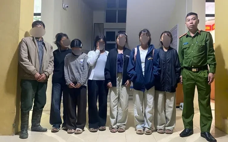 Tin lời "việc nhẹ lương cao", nhóm nữ sinh suýt sập bẫy lừa đảo Tin lời "việc nhẹ lương cao", nhóm nữ sinh suýt sập bẫy lừa đảo