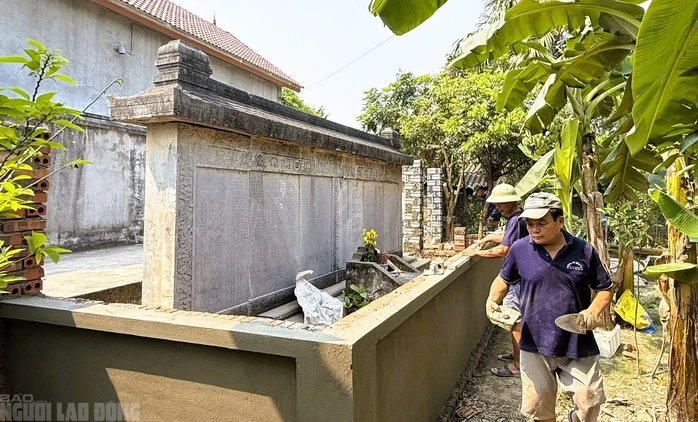 Tin mới về tấm bia cổ hơn 300 năm ở Thanh Hóa thành tường rào nhà dân Tin mới về tấm bia cổ hơn 300 năm ở Thanh Hóa thành tường rào nhà dân