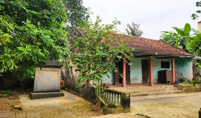 Tin mới về tấm bia cổ hơn 300 năm ở Thanh Hóa thành tường rào nhà dân Tin mới về tấm bia cổ hơn 300 năm ở Thanh Hóa thành tường rào nhà dân