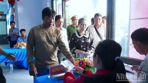 Tin nổi bật ngày 13/3: Từng bước hình thành hệ sinh thái ứng dụng công nghệ vũ trụ của Việt Nam; Phát động Cuộc thi Chính luận về bảo vệ nền tảng tư tưởng của Đảng lần thứ sáu; Giá vàng giảm mạnh Tin nổi bật ngày 13/3: Từng bước hình thành hệ sinh thái ứng dụng công nghệ vũ trụ của Việt Nam; Phát động Cuộc thi Chính luận về bảo vệ nền tảng tư tưởng của Đảng lần thứ sáu; Giá vàng giảm mạnh