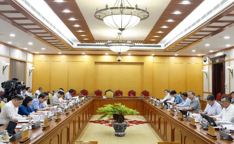 Tin nổi bật ngày 15/5: Hoàn thiện thể chế vượt trội, tạo động lực để Thành phố Hồ Chí Minh bứt phá; Đánh giá 1 năm vận hành bộ máy chính quyền địa phương 2 cấp Tin nổi bật ngày 15/5: Hoàn thiện thể chế vượt trội, tạo động lực để Thành phố Hồ Chí Minh bứt phá; Đánh giá 1 năm vận hành bộ máy chính quyền địa phương 2 cấp