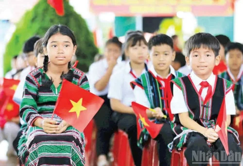 Tin nổi bật ngày 16/8: Dâng hương tưởng nhớ Chủ tịch Tôn Đức Thắng; tổ chức khai giảng thống nhất trên toàn quốc Tin nổi bật ngày 16/8: Dâng hương tưởng nhớ Chủ tịch Tôn Đức Thắng; tổ chức khai giảng thống nhất trên toàn quốc