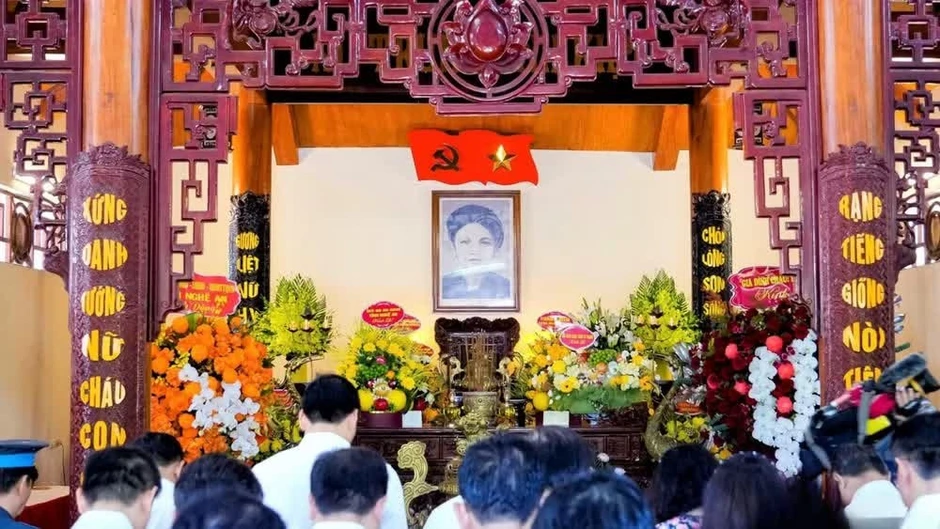 Tin nổi bật ngày 16/8: Dâng hương tưởng nhớ Chủ tịch Tôn Đức Thắng; tổ chức khai giảng thống nhất trên toàn quốc Tin nổi bật ngày 16/8: Dâng hương tưởng nhớ Chủ tịch Tôn Đức Thắng; tổ chức khai giảng thống nhất trên toàn quốc