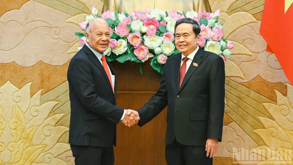 Tin nổi bật ngày 17/8: Khai mạc chương trình bồi dưỡng, cập nhật kiến thức đối với Ủy viên Trung ương Đảng khóa XIV; Tổng Bí thư, Chủ tịch nước thăm và làm việc tại Học viện Kỹ thuật và Công nghệ an ninh