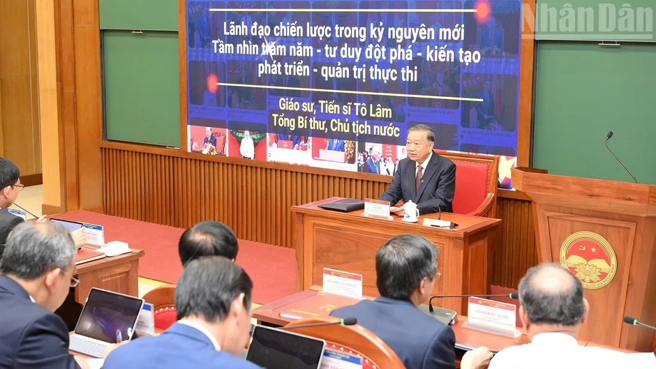 Tin nổi bật ngày 17/8: Khai mạc chương trình bồi dưỡng, cập nhật kiến thức đối với Ủy viên Trung ương Đảng khóa XIV; Tổng Bí thư, Chủ tịch nước thăm và làm việc tại Học viện Kỹ thuật và Công nghệ an ninh