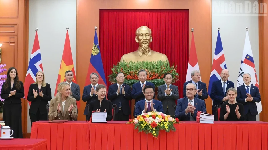 Tin nổi bật ngày 18/10: Ký kết Hiệp định thương mại tự do giữa Việt Nam và các nước thành viên Hiệp hội Mậu dịch tự do châu Âu; Quốc hội tiếp tục ngày làm việc thứ 2 của Kỳ họp thứ 2, Quốc hội khóa XVI Tin nổi bật ngày 18/10: Ký kết Hiệp định thương mại tự do giữa Việt Nam và các nước thành viên Hiệp hội Mậu dịch tự do châu Âu; Quốc hội tiếp tục ngày làm việc thứ 2 của Kỳ họp thứ 2, Quốc hội khóa XVI