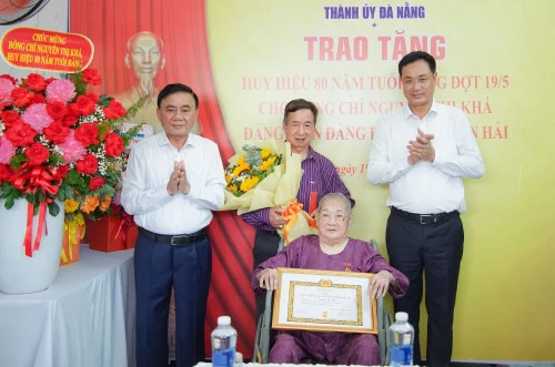 Tin nổi bật ngày 19/5: Tổng Bí thư, Chủ tịch nước Tô Lâm dự Lễ trao tặng Huy hiệu Đảng tại Hà Nội; Khởi công nhiều dự án vốn đầu tư nghìn tỷ đồng Tin nổi bật ngày 19/5: Tổng Bí thư, Chủ tịch nước Tô Lâm dự Lễ trao tặng Huy hiệu Đảng tại Hà Nội; Khởi công nhiều dự án vốn đầu tư nghìn tỷ đồng