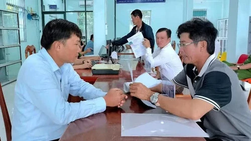 Tin nổi bật ngày 24/5: Chuyển đổi mạnh mẽ phương thức đào tạo, bồi dưỡng nâng cao năng lực cán bộ, công chức; Đánh giá cán bộ hằng quý theo “6 rõ” Tin nổi bật ngày 24/5: Chuyển đổi mạnh mẽ phương thức đào tạo, bồi dưỡng nâng cao năng lực cán bộ, công chức; Đánh giá cán bộ hằng quý theo “6 rõ”