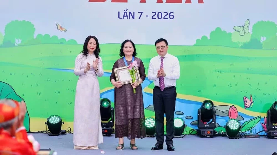 Tin nổi bật ngày 24/5: Chuyển đổi mạnh mẽ phương thức đào tạo, bồi dưỡng nâng cao năng lực cán bộ, công chức; Đánh giá cán bộ hằng quý theo “6 rõ” Tin nổi bật ngày 24/5: Chuyển đổi mạnh mẽ phương thức đào tạo, bồi dưỡng nâng cao năng lực cán bộ, công chức; Đánh giá cán bộ hằng quý theo “6 rõ”