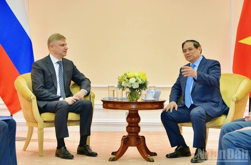 Tin nổi bật ngày 25/3: Bế mạc Hội nghị lần thứ hai Ban Chấp hành Trung ương Đảng khóa XIV; Giá xăng dầu đồng loạt giảm mạnh Tin nổi bật ngày 25/3: Bế mạc Hội nghị lần thứ hai Ban Chấp hành Trung ương Đảng khóa XIV; Giá xăng dầu đồng loạt giảm mạnh
