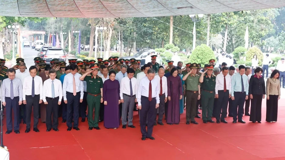 Tin nổi bật ngày 27/4: Tổng Bí thư, Chủ tịch nước Tô Lâm thăm và làm việc tại Thành phố Hồ Chí Minh; Nhiều hoạt động thăm, tặng quà gia đình chính sách, người lao động Tin nổi bật ngày 27/4: Tổng Bí thư, Chủ tịch nước Tô Lâm thăm và làm việc tại Thành phố Hồ Chí Minh; Nhiều hoạt động thăm, tặng quà gia đình chính sách, người lao động