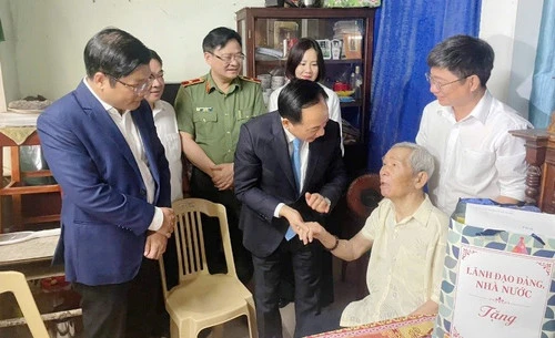 Tin nổi bật ngày 27/4: Tổng Bí thư, Chủ tịch nước Tô Lâm thăm và làm việc tại Thành phố Hồ Chí Minh; Nhiều hoạt động thăm, tặng quà gia đình chính sách, người lao động Tin nổi bật ngày 27/4: Tổng Bí thư, Chủ tịch nước Tô Lâm thăm và làm việc tại Thành phố Hồ Chí Minh; Nhiều hoạt động thăm, tặng quà gia đình chính sách, người lao động