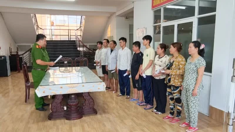 Tin nổi bật ngày 27/4: Tổng Bí thư, Chủ tịch nước Tô Lâm thăm và làm việc tại Thành phố Hồ Chí Minh; Nhiều hoạt động thăm, tặng quà gia đình chính sách, người lao động Tin nổi bật ngày 27/4: Tổng Bí thư, Chủ tịch nước Tô Lâm thăm và làm việc tại Thành phố Hồ Chí Minh; Nhiều hoạt động thăm, tặng quà gia đình chính sách, người lao động