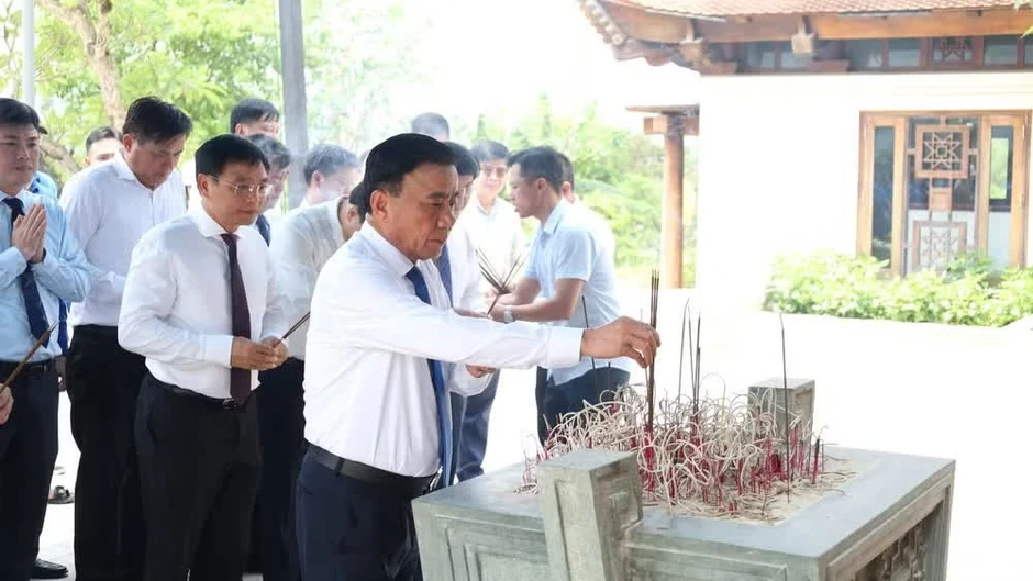 Tin nổi bật ngày 28/4: Phiên họp thứ nhất Hội đồng Quốc phòng và An ninh; Bộ Chính trị thống nhất điều chỉnh tăng mức lương cơ sở lên 2,53 triệu đồng từ ngày 1/7 Tin nổi bật ngày 28/4: Phiên họp thứ nhất Hội đồng Quốc phòng và An ninh; Bộ Chính trị thống nhất điều chỉnh tăng mức lương cơ sở lên 2,53 triệu đồng từ ngày 1/7