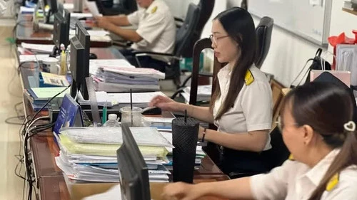 Tin nổi bật ngày 29/5: Tổng Bí thư, Chủ tịch nước Tô Lâm và Phu nhân bắt đầu thăm cấp Nhà nước Cộng hòa Singapore; Thông qua dự thảo Báo cáo kết quả kiểm tra tại Ban Thường vụ Đảng ủy Chính phủ Tin nổi bật ngày 29/5: Tổng Bí thư, Chủ tịch nước Tô Lâm và Phu nhân bắt đầu thăm cấp Nhà nước Cộng hòa Singapore; Thông qua dự thảo Báo cáo kết quả kiểm tra tại Ban Thường vụ Đảng ủy Chính phủ