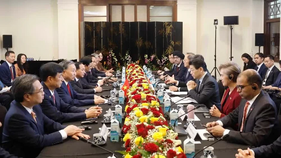 Tin nổi bật ngày 29/5: Tổng Bí thư, Chủ tịch nước Tô Lâm và Phu nhân bắt đầu thăm cấp Nhà nước Cộng hòa Singapore; Thông qua dự thảo Báo cáo kết quả kiểm tra tại Ban Thường vụ Đảng ủy Chính phủ Tin nổi bật ngày 29/5: Tổng Bí thư, Chủ tịch nước Tô Lâm và Phu nhân bắt đầu thăm cấp Nhà nước Cộng hòa Singapore; Thông qua dự thảo Báo cáo kết quả kiểm tra tại Ban Thường vụ Đảng ủy Chính phủ