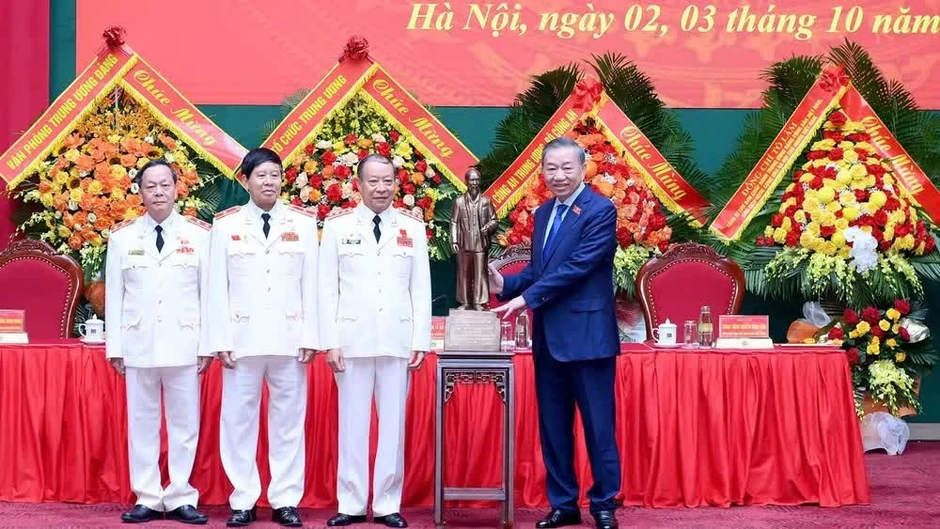 Tin nổi bật ngày 3/10: Tổng Bí thư, Chủ tịch nước Tô Lâm dự Đại hội toàn quốc Hội Cựu Công an nhân dân Việt Nam lần thứ II; Tăng trưởng GDP 9 tháng năm 2026 đạt 9,01% Tin nổi bật ngày 3/10: Tổng Bí thư, Chủ tịch nước Tô Lâm dự Đại hội toàn quốc Hội Cựu Công an nhân dân Việt Nam lần thứ II; Tăng trưởng GDP 9 tháng năm 2026 đạt 9,01%