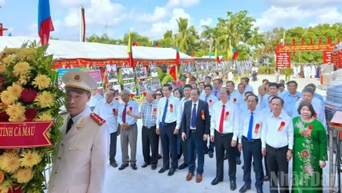 Tin nổi bật ngày 30/4: Nhiều hoạt động kỷ niệm 51 năm Ngày Giải phóng miền nam, thống nhất đất nước; TP Đồng Nai vận hành với 10 phường mới Tin nổi bật ngày 30/4: Nhiều hoạt động kỷ niệm 51 năm Ngày Giải phóng miền nam, thống nhất đất nước; TP Đồng Nai vận hành với 10 phường mới