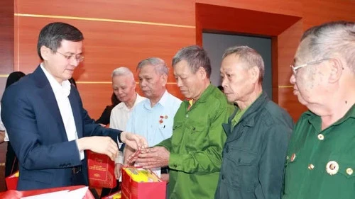 Tin nổi bật ngày 30/4: Nhiều hoạt động kỷ niệm 51 năm Ngày Giải phóng miền nam, thống nhất đất nước; TP Đồng Nai vận hành với 10 phường mới Tin nổi bật ngày 30/4: Nhiều hoạt động kỷ niệm 51 năm Ngày Giải phóng miền nam, thống nhất đất nước; TP Đồng Nai vận hành với 10 phường mới