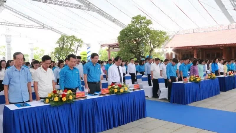 Tin nổi bật ngày 31/7: Lễ thượng cờ nhân kỷ niệm 59 năm Ngày thành lập ASEAN; Siêu bão Dolphin tiếp tục mạnh thêm Tin nổi bật ngày 31/7: Lễ thượng cờ nhân kỷ niệm 59 năm Ngày thành lập ASEAN; Siêu bão Dolphin tiếp tục mạnh thêm