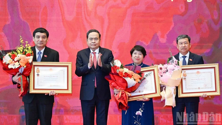 Tin nổi bật ngày 5/5: Tổng Bí thư, Chủ tịch nước Tô Lâm bắt đầu thăm Ấn Độ; Tổng kết công tác thi đua, khen thưởng của Ủy ban Thường vụ Quốc hội Tin nổi bật ngày 5/5: Tổng Bí thư, Chủ tịch nước Tô Lâm bắt đầu thăm Ấn Độ; Tổng kết công tác thi đua, khen thưởng của Ủy ban Thường vụ Quốc hội