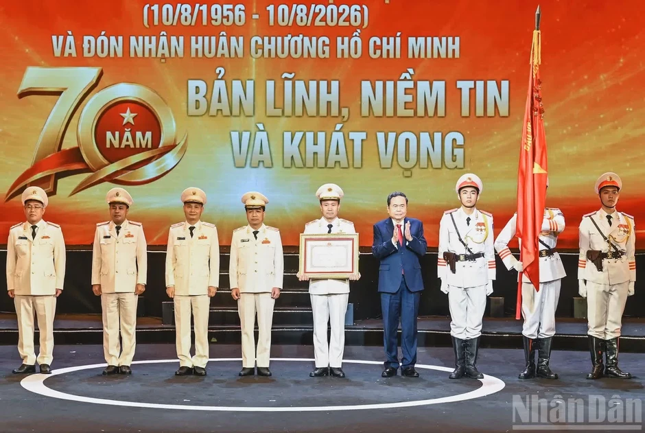 Tin nổi bật ngày 8/8: Chủ tịch Quốc hội dự Lễ kỷ niệm 70 năm Ngày truyền thống lực lượng Cảnh sát kinh tế; Bí thư Thành ủy Hà Nội “chốt” tiến độ 2 dự án giao thông quan trọng Tin nổi bật ngày 8/8: Chủ tịch Quốc hội dự Lễ kỷ niệm 70 năm Ngày truyền thống lực lượng Cảnh sát kinh tế; Bí thư Thành ủy Hà Nội “chốt” tiến độ 2 dự án giao thông quan trọng