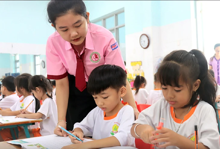 Tin tức sáng 2-6: TP.HCM điều động nhân viên y tế tuyến trên về cơ sở tối đa 12 tháng Tin tức sáng 2-6: TP.HCM điều động nhân viên y tế tuyến trên về cơ sở tối đa 12 tháng