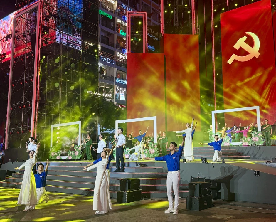 'Tình ca đất nước' - bản hùng ca tháng Tư lịch sử 'Tình ca đất nước' - bản hùng ca tháng Tư lịch sử