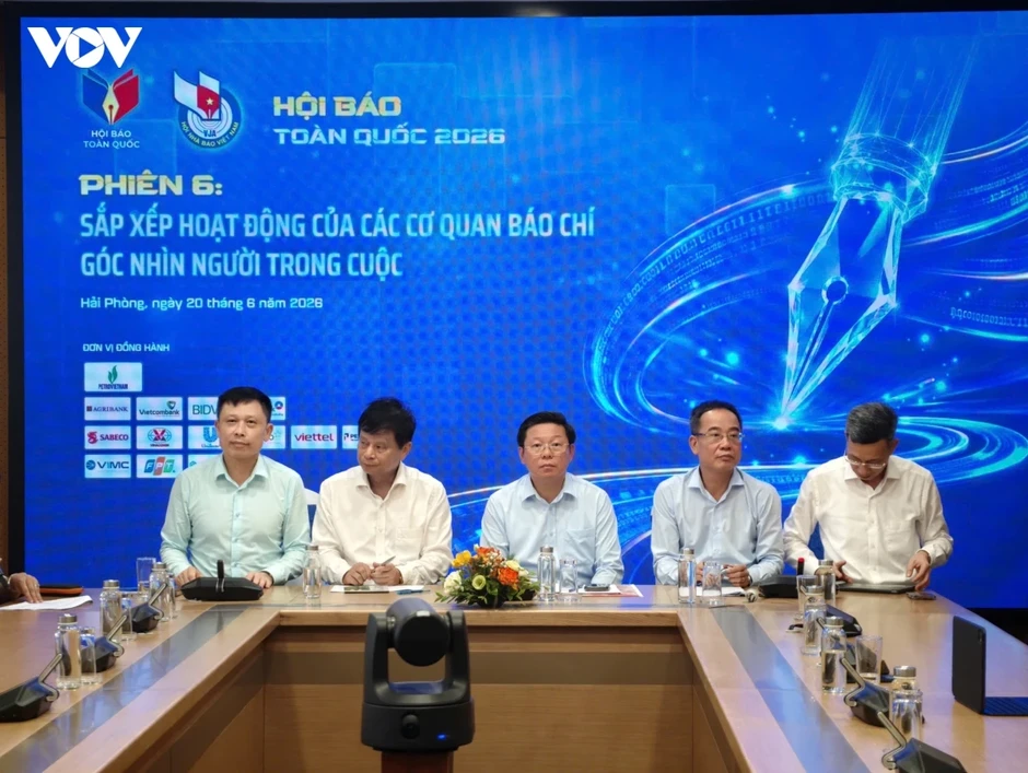 Tinh gọn báo chí để mạnh hơn, không phải thu hẹp tiếng nói chính thống Tinh gọn báo chí để mạnh hơn, không phải thu hẹp tiếng nói chính thống