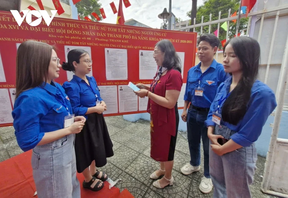 Tình nguyện viên góp phần thành công ngày bầu cử Tình nguyện viên góp phần thành công ngày bầu cử