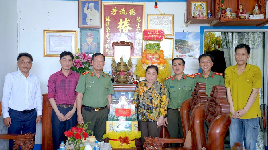 Tình quân dân Cà Mau qua những mái ấm Đại đoàn kết Tình quân dân Cà Mau qua những mái ấm Đại đoàn kết