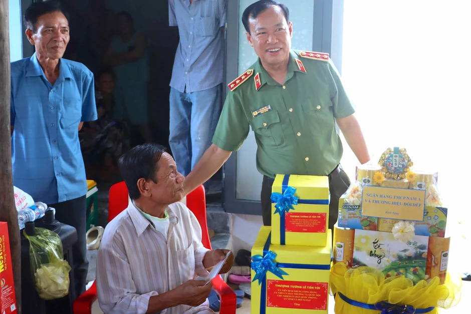 Tình quân dân Cà Mau qua những mái ấm Đại đoàn kết Tình quân dân Cà Mau qua những mái ấm Đại đoàn kết