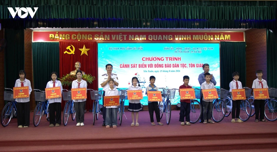 Tình quân dân trong chương trình “Cảnh sát biển với đồng bào dân tộc, tôn giáo” Tình quân dân trong chương trình “Cảnh sát biển với đồng bào dân tộc, tôn giáo”