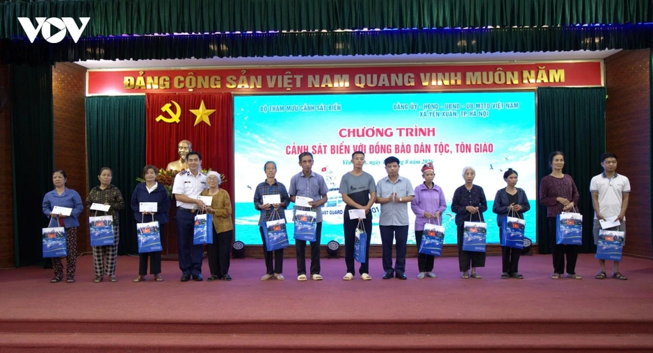 Tình quân dân trong chương trình “Cảnh sát biển với đồng bào dân tộc, tôn giáo” Tình quân dân trong chương trình “Cảnh sát biển với đồng bào dân tộc, tôn giáo”