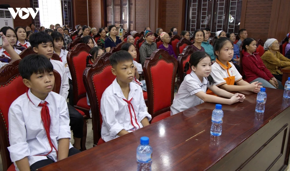 Tình quân dân trong chương trình “Cảnh sát biển với đồng bào dân tộc, tôn giáo” Tình quân dân trong chương trình “Cảnh sát biển với đồng bào dân tộc, tôn giáo”