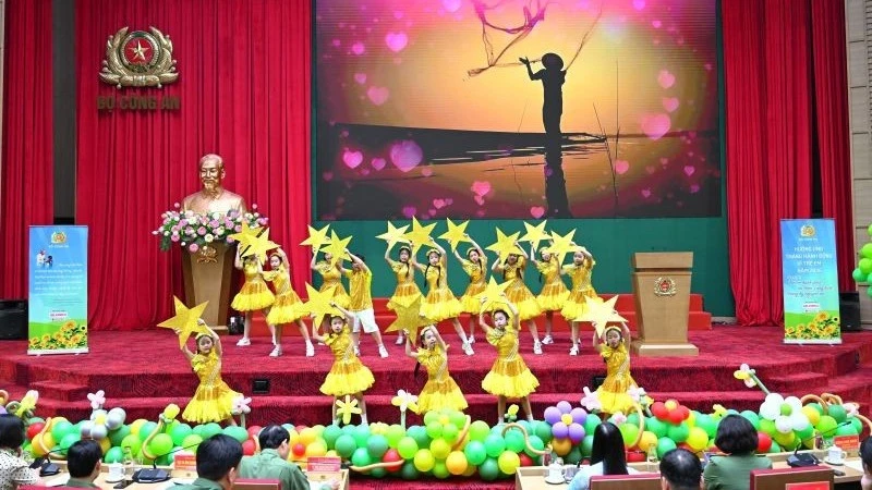 Tổ chức hoạt động chăm lo trẻ em trong Công an theo hướng thiết thực, bền vững, lâu dài
