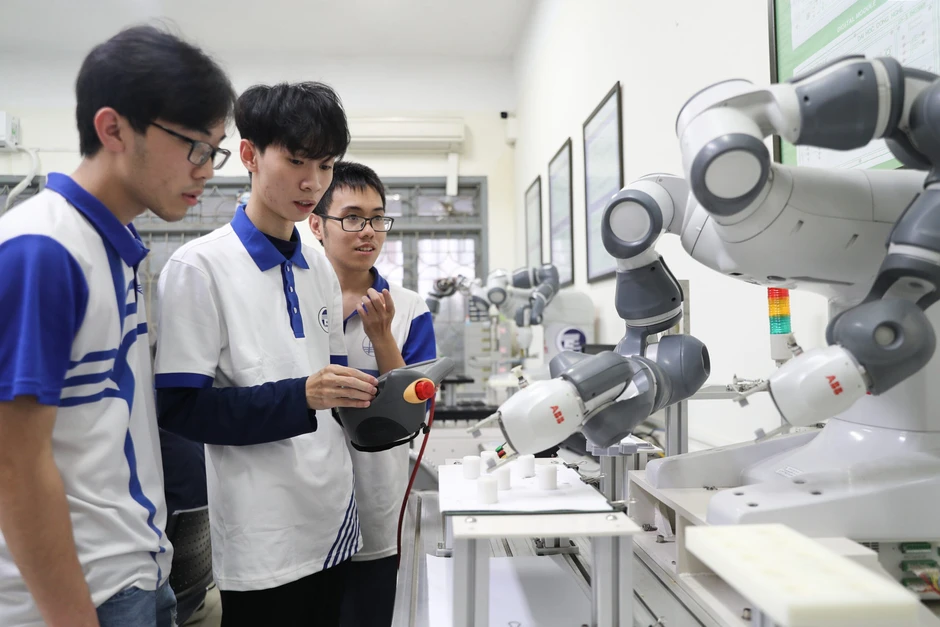 Tổ chức lại không gian đại học tại Hà Nội: Tầm nhìn chiến lược và bài toán tái thiết đô thị bền vững Tổ chức lại không gian đại học tại Hà Nội: Tầm nhìn chiến lược và bài toán tái thiết đô thị bền vững
