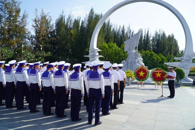Tổ chức lễ viếng, dâng hương tưởng niệm tại Khu tưởng niệm Chiến sĩ Gạc Ma Tổ chức lễ viếng, dâng hương tưởng niệm tại Khu tưởng niệm Chiến sĩ Gạc Ma