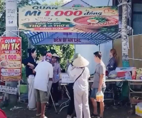 Tô mì giá 1.000 đồng và câu chuyện sẻ chia giữa đời thường Tô mì giá 1.000 đồng và câu chuyện sẻ chia giữa đời thường