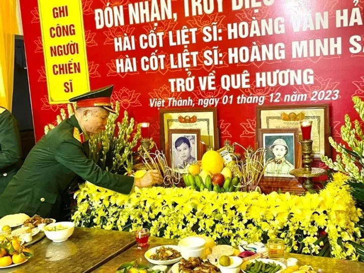 Tổ quốc không bao giờ quên những người đã ngã xuống Tổ quốc không bao giờ quên những người đã ngã xuống