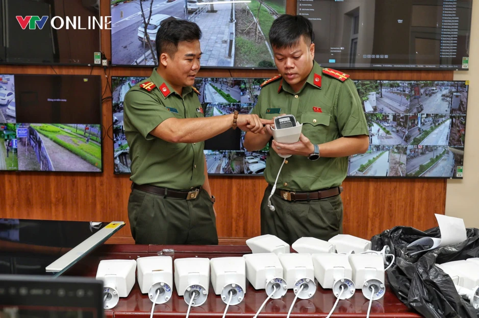 Tổ tuần tra "Ba nhất" góp phần giữ vững an ninh, trật tự tại phường Hai Bà Trưng (Hà Nội) Tổ tuần tra "Ba nhất" góp phần giữ vững an ninh, trật tự tại phường Hai Bà Trưng (Hà Nội)